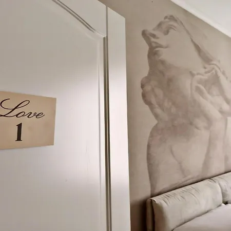 Artistic Charming House 3*