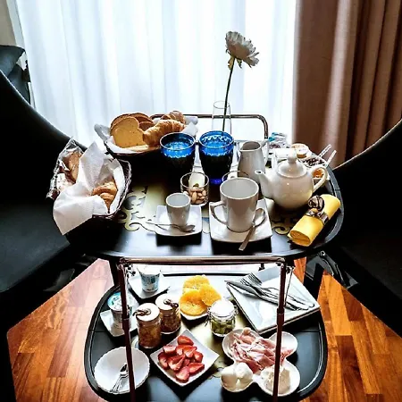 Hotel Artistic Charming House Caserta