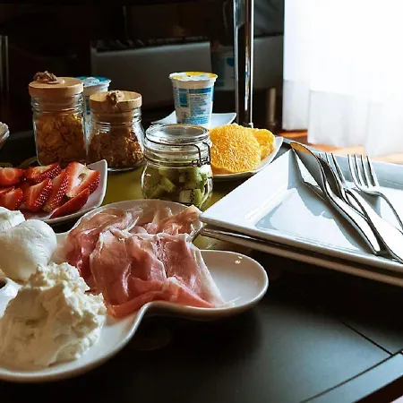 Artistic Charming House فندق كازيرتا